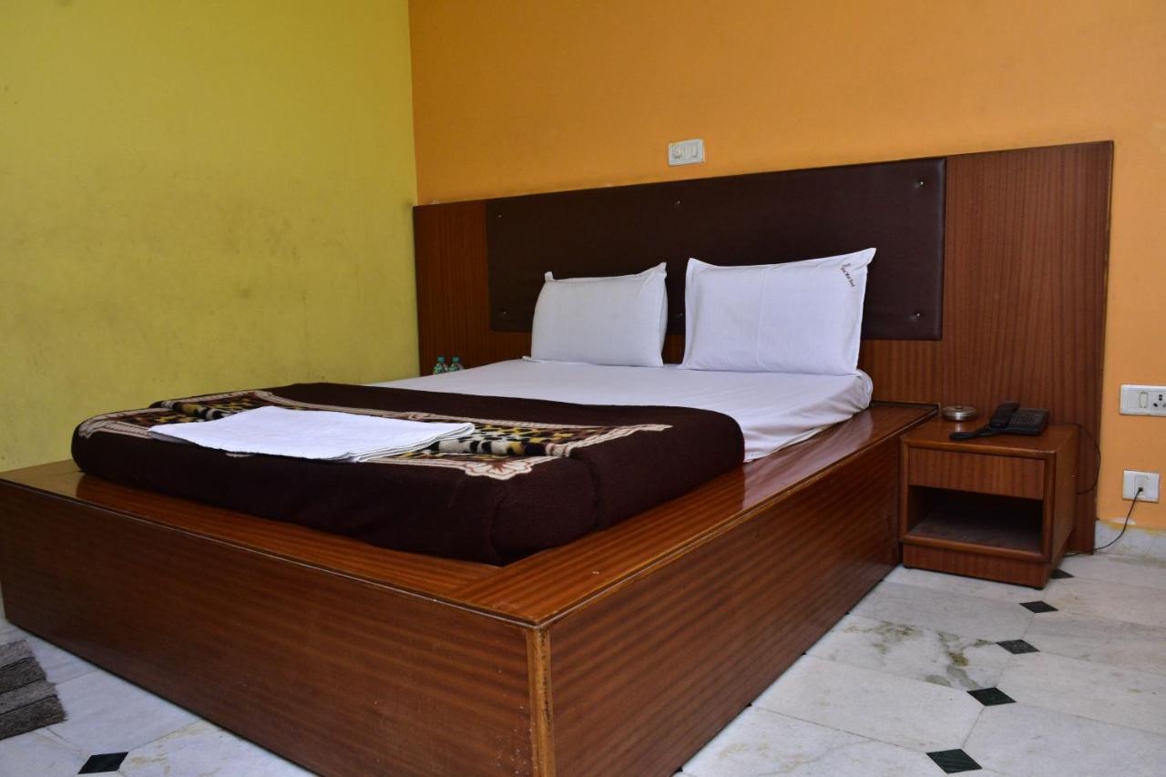 Hotel Mid East Haridaspur Εξωτερικό φωτογραφία
