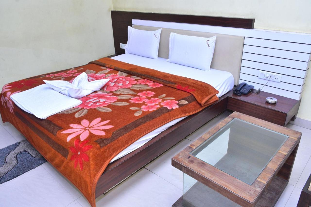 Hotel Mid East Haridaspur Εξωτερικό φωτογραφία