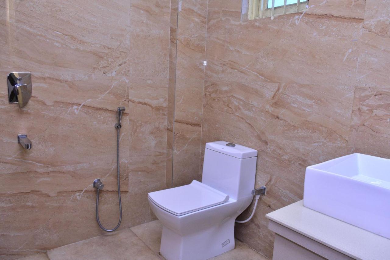 Hotel Mid East Haridaspur Εξωτερικό φωτογραφία