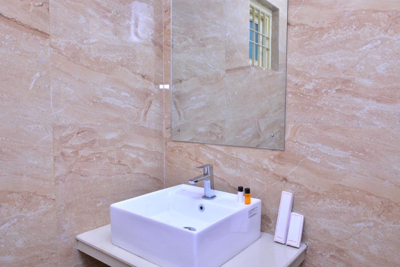 Hotel Mid East Haridaspur Εξωτερικό φωτογραφία
