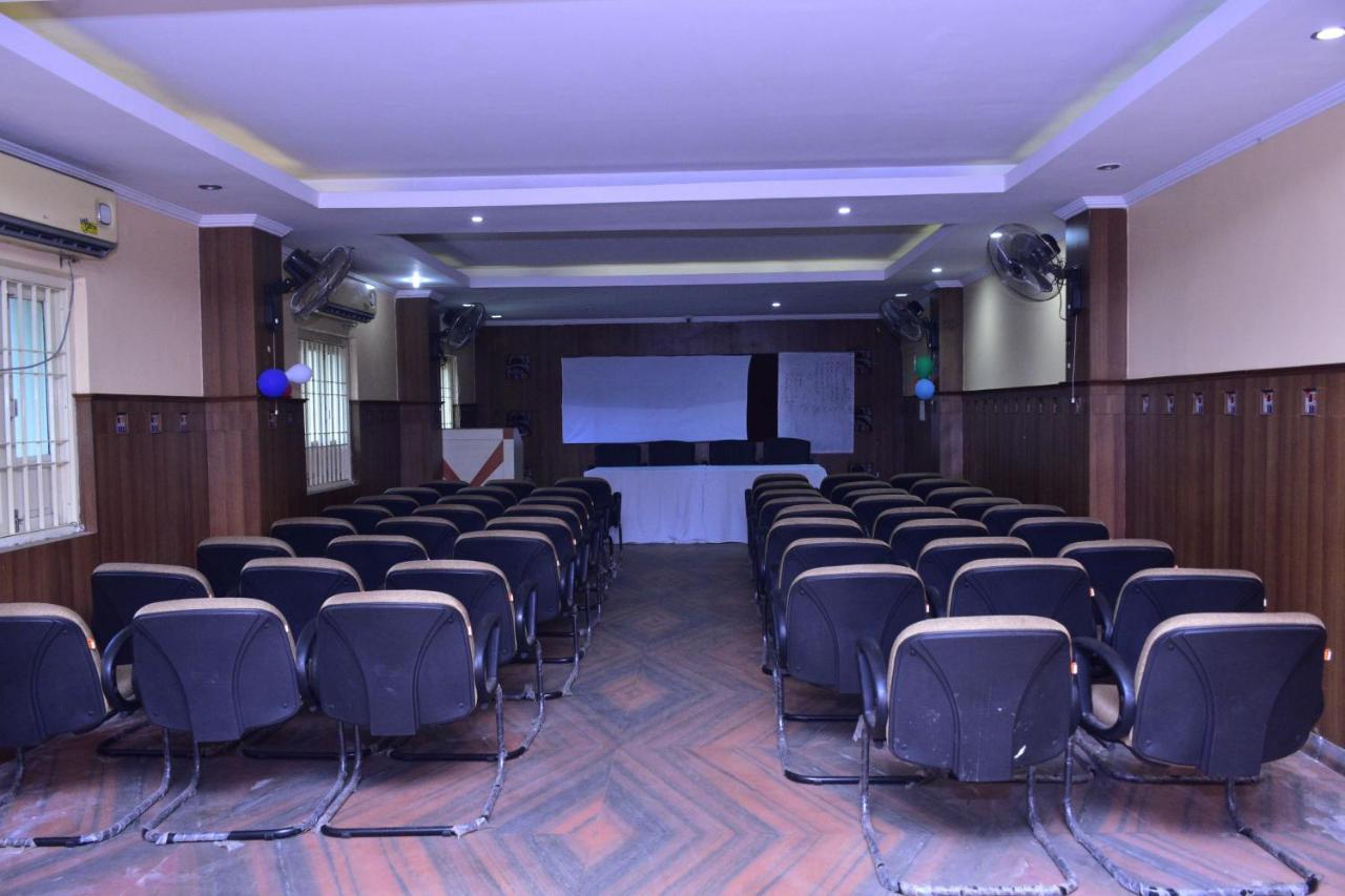 Hotel Mid East Haridaspur Εξωτερικό φωτογραφία