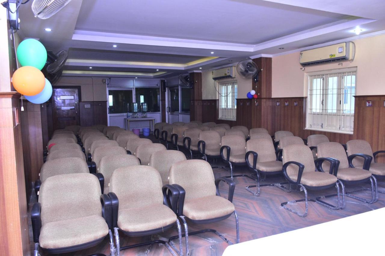 Hotel Mid East Haridaspur Εξωτερικό φωτογραφία