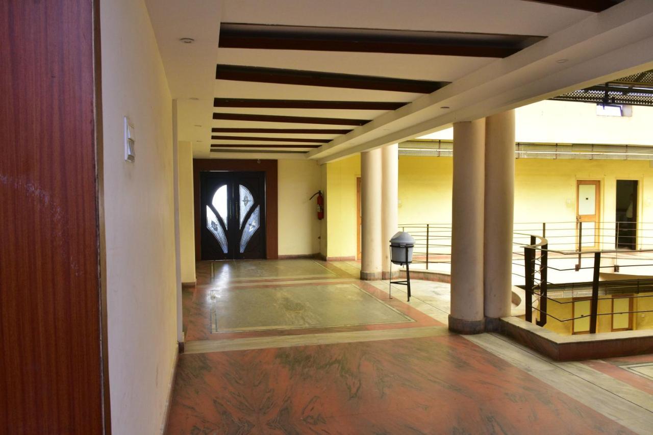 Hotel Mid East Haridaspur Εξωτερικό φωτογραφία
