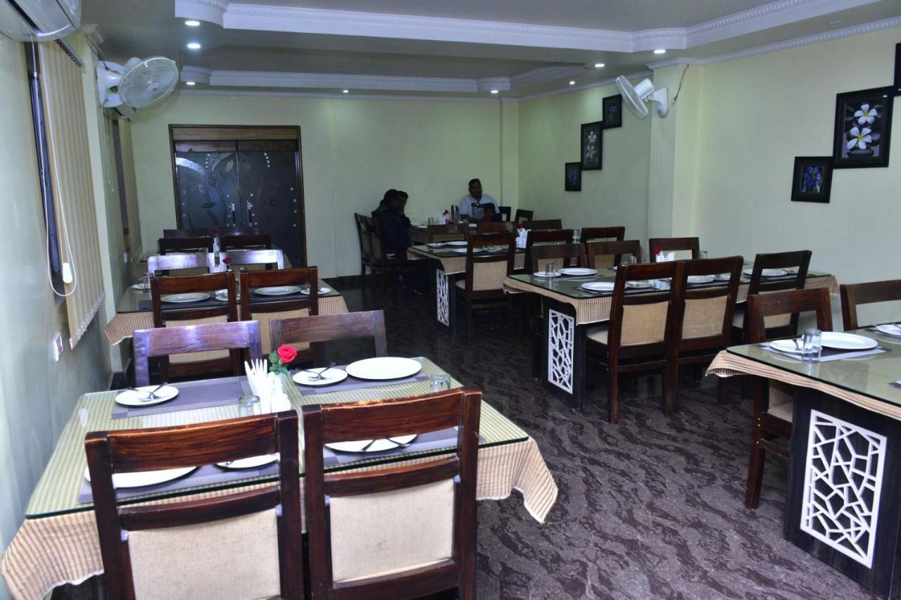 Hotel Mid East Haridaspur Εξωτερικό φωτογραφία